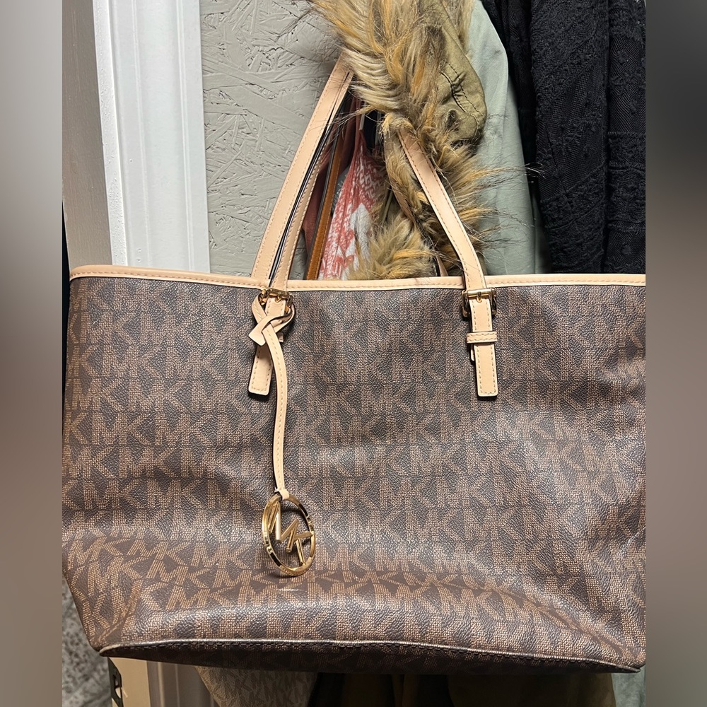 Michael Kors Medium Jet Tote